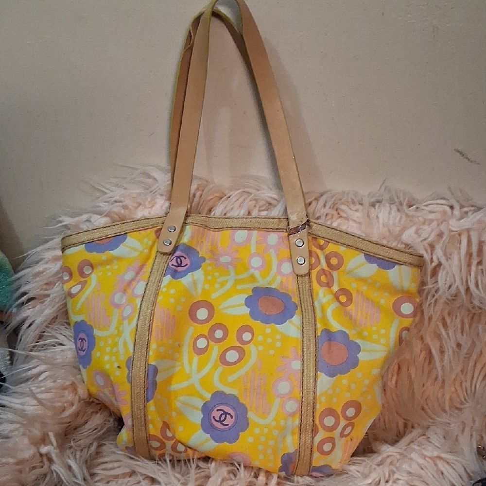 CHANEL Yellow and Purple Floral Tote (STRAP IS BROKEN PROJECT BAG!) - Picture 12 of 16